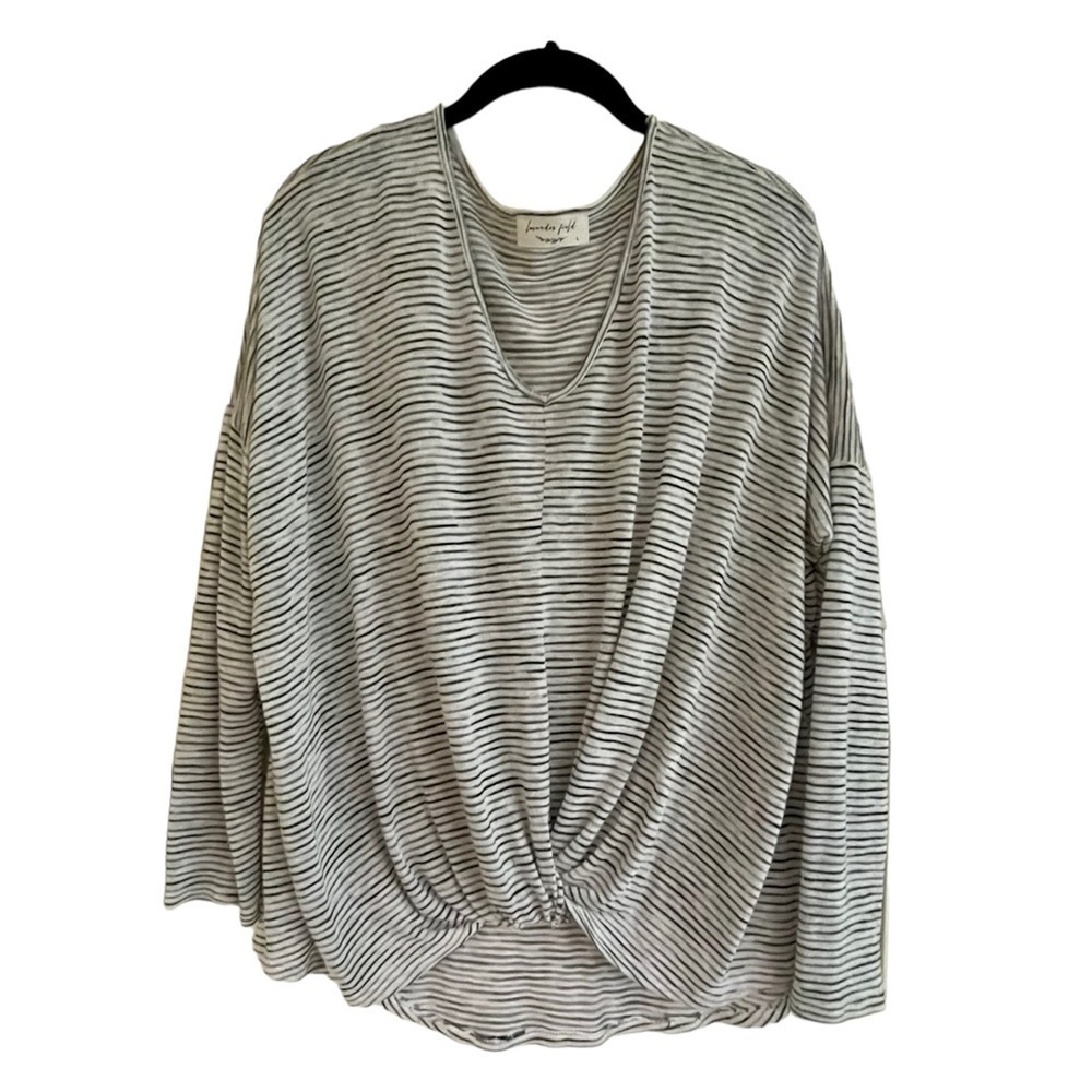 LAVENDER FIELD, WOMENS LIGHTWEIGHT BLOUSE. SIZE L.